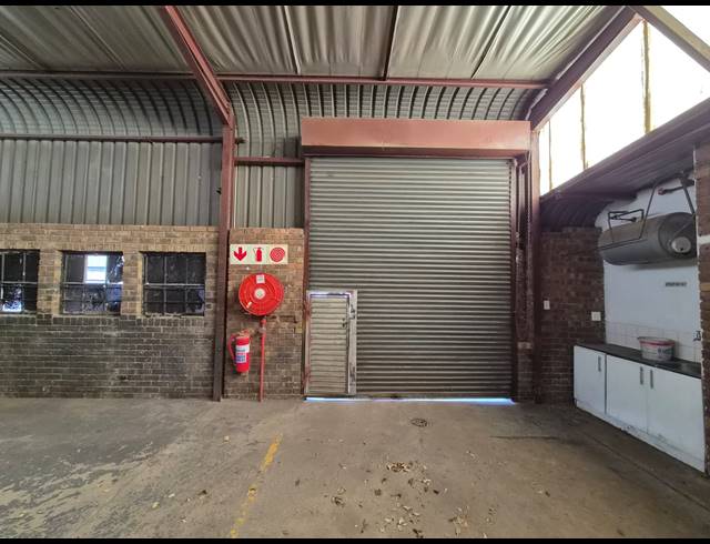 172M² WAREHOUSE TO LET IN WADEVILLE